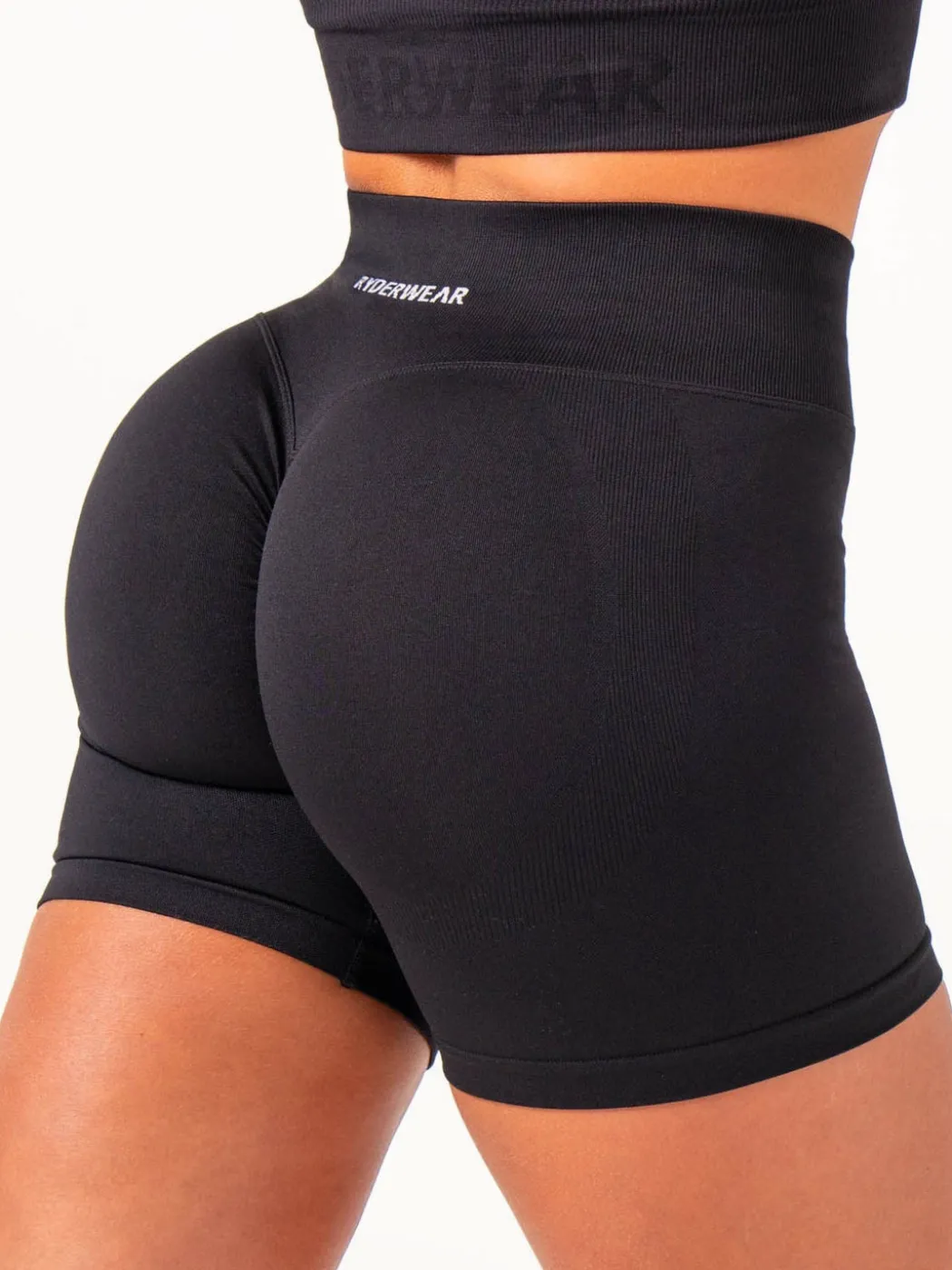 Lift Scrunch Shorts